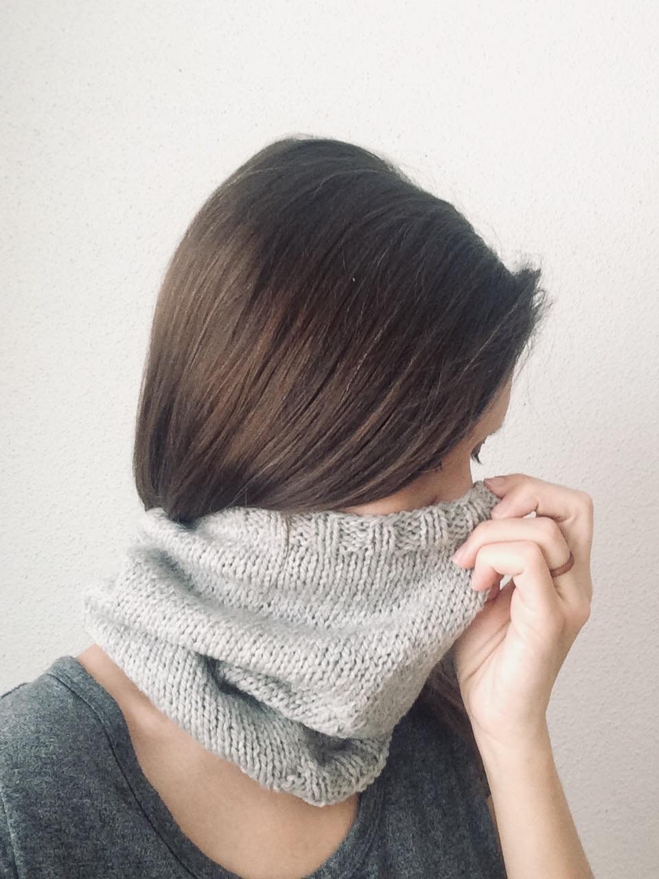 knit cowl with ribbed hems and stockinette body