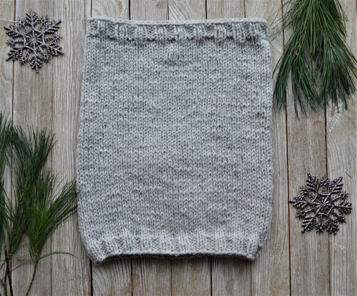 knit cowl with ribbed hems and stockinette body
