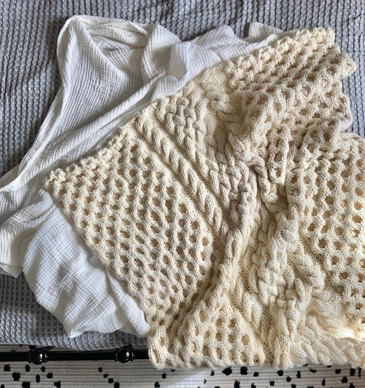 Winter Bees Knit Cable Blanket Pattern
