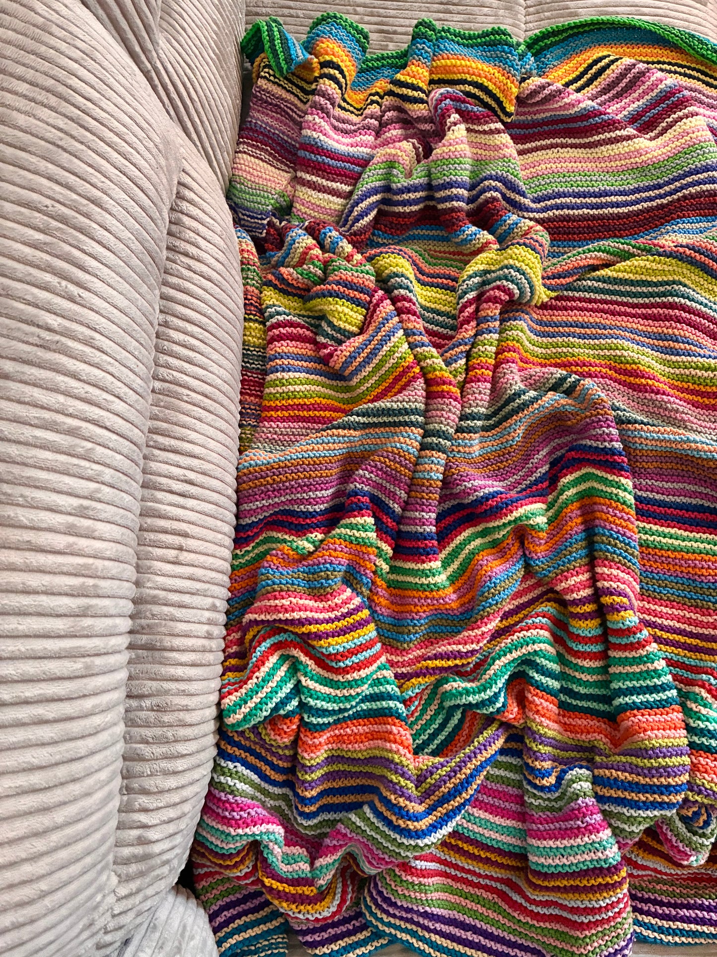 Knit garter stitch blanket using a rainbow of colors in Scheepjes Cahlista yarn