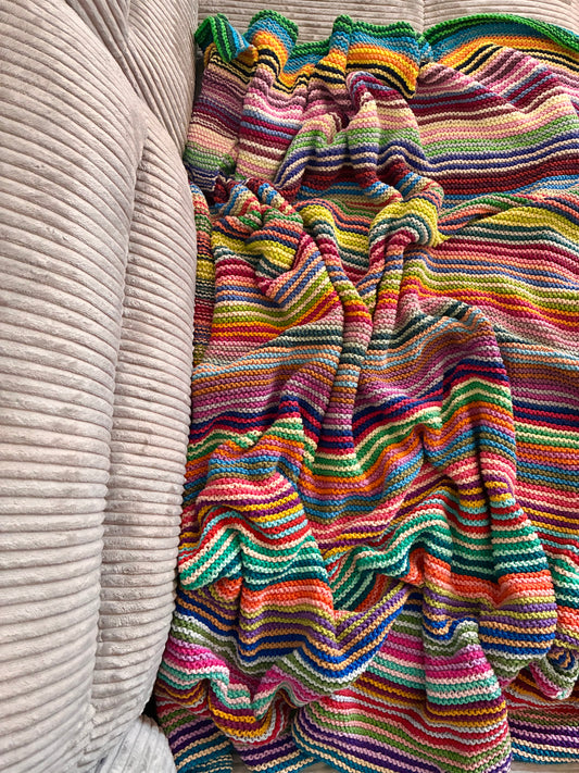 Knit garter stitch blanket using a rainbow of colors in Scheepjes Cahlista yarn