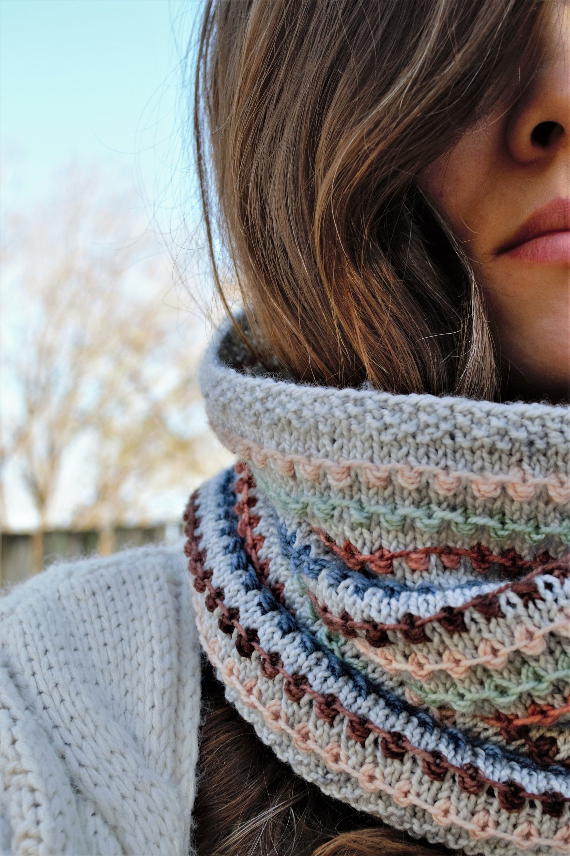 Knit cowl with single horizontal rows of tiny bobble stitches in alternating colors